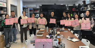 তার ক্ষমতার প্রতি শ্রদ্ধা নিবেদন - আন্তর্জাতিক নারী দিবসে সমস্ত মহিলা কর্মচার...